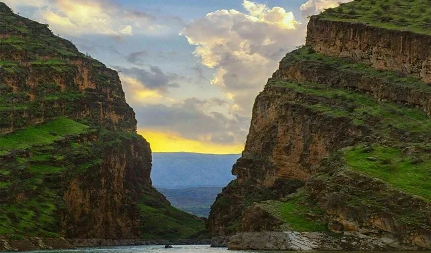 تنگ کافرین از جاهای دیدنی ایلام